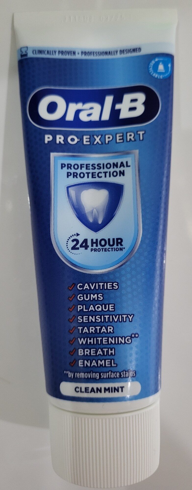 Oral-B Pro-Expert Professional Protection Toothpaste Clean Mint - 75ml — product packaging